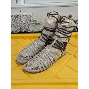 Sz 8 Freebird Sanibel in White Snake Multi!